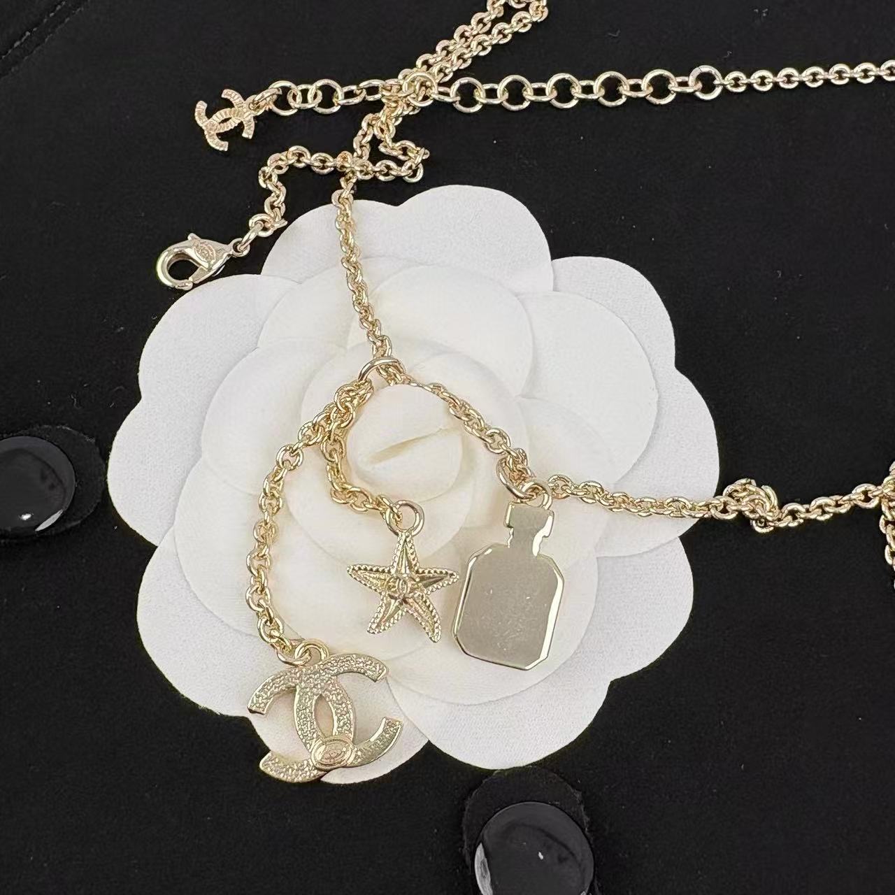 CHANE1 香水瓶五芒星ネックレス【 50％割引+送料無料】