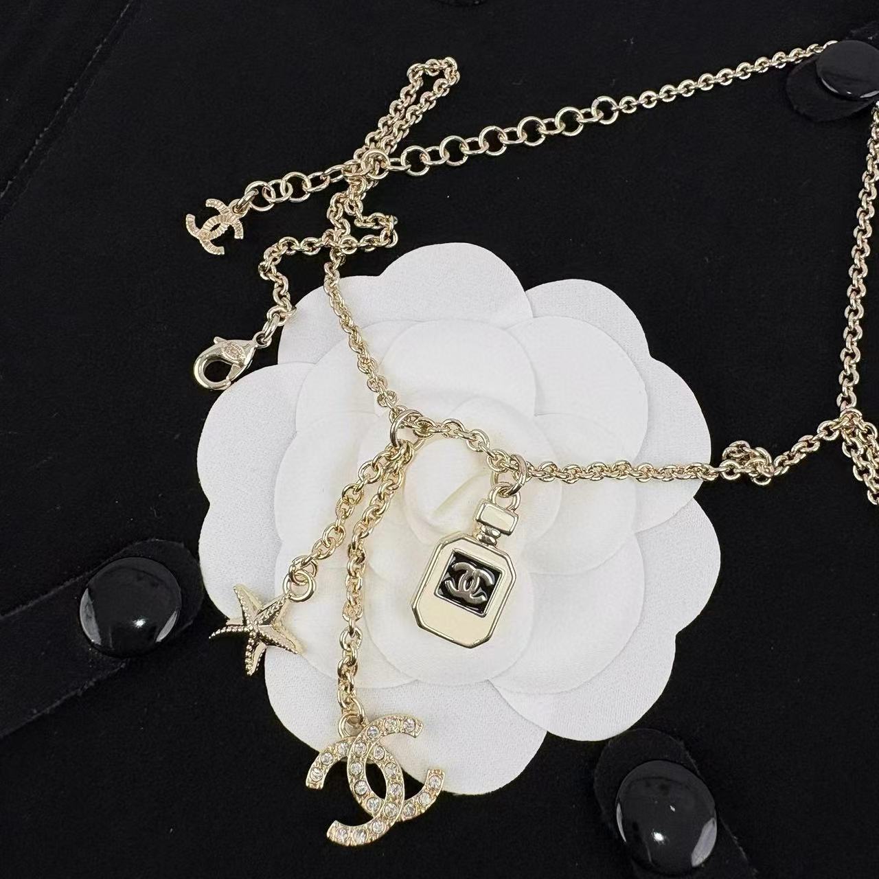 CHANE1 香水瓶五芒星ネックレス【 50％割引+送料無料】