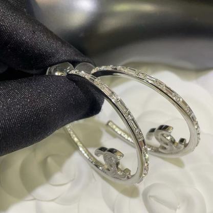 CHANE1 フープ ホロー ラインストーン ダブルC イヤリング【 50％割引+送料無料】