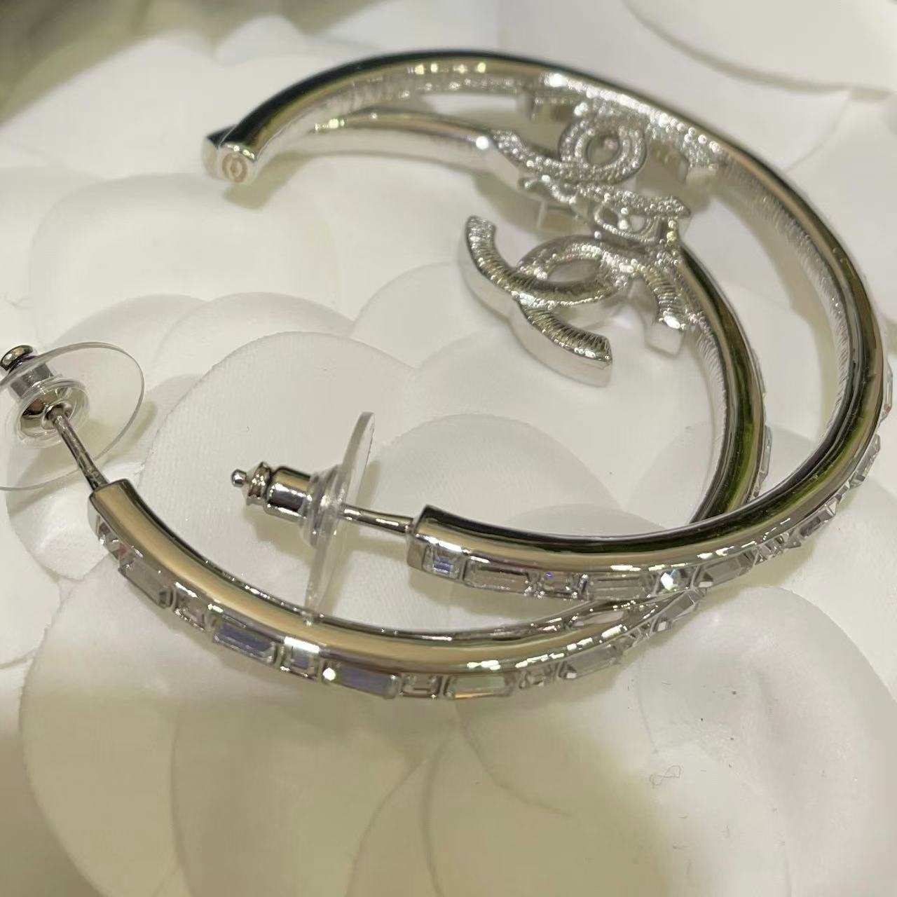 CHANE1 フープ ホロー ラインストーン ダブルC イヤリング【 50％割引+送料無料】