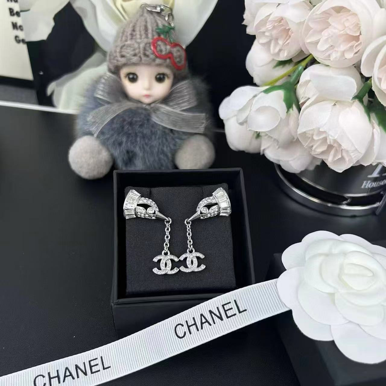 CHANE1 フルダイヤモンド ダブルC バードイヤリング【 50％割引+送料無料】