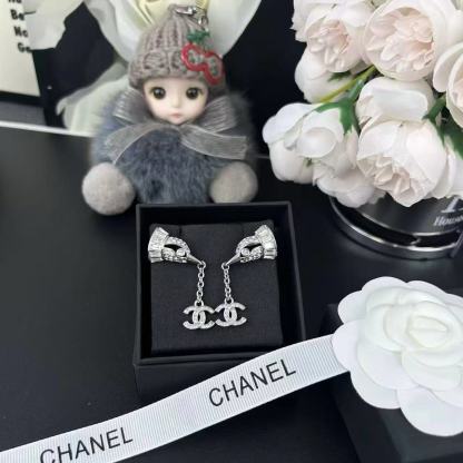 CHANE1 フルダイヤモンド ダブルC バードイヤリング【 50％割引+送料無料】