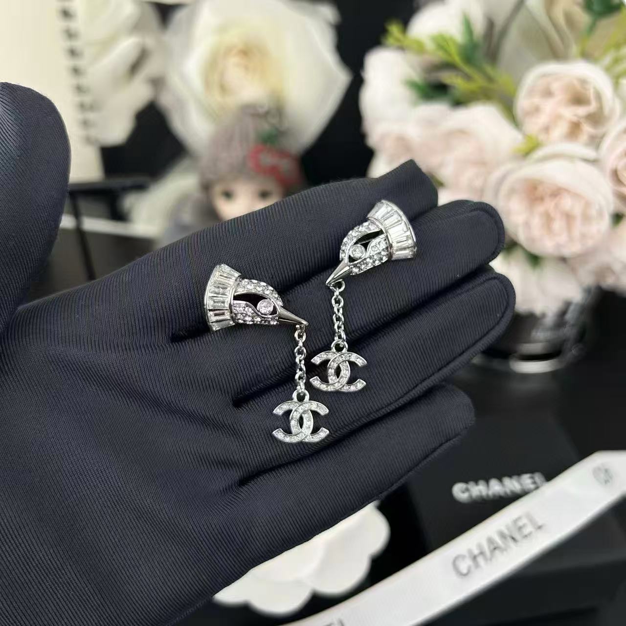 CHANE1 フルダイヤモンド ダブルC バードイヤリング【 50％割引+送料無料】