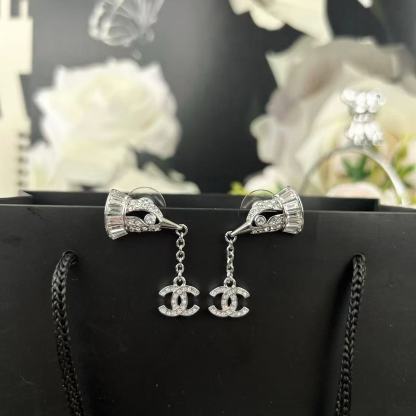 CHANE1 フルダイヤモンド ダブルC バードイヤリング【 50％割引+送料無料】
