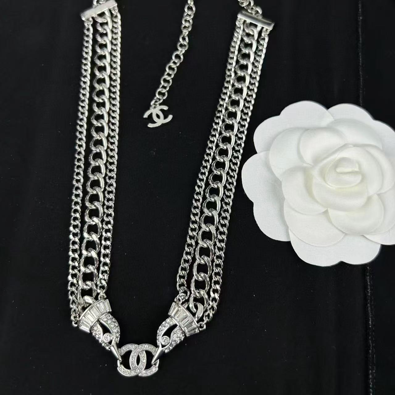 CHANE1 ダブルC フルダイヤモンド 3層ネックレス【 50％割引+送料無料】