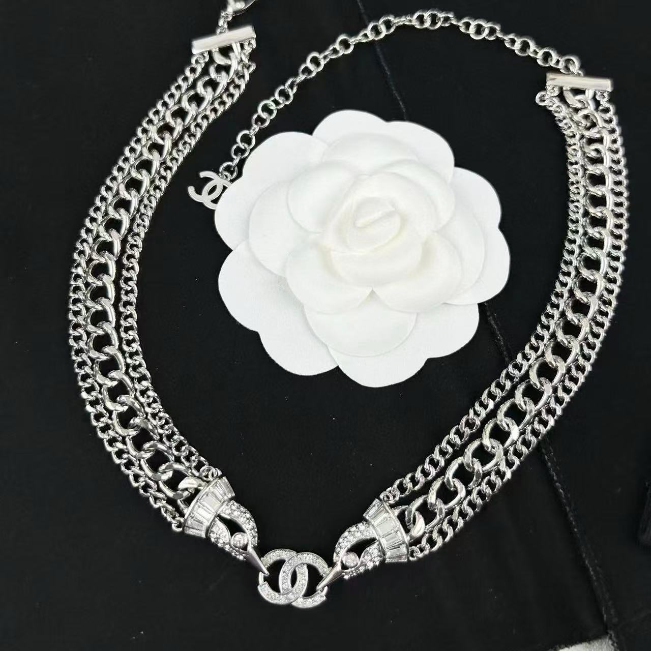 CHANE1 ダブルC フルダイヤモンド 3層ネックレス【 50％割引+送料無料】