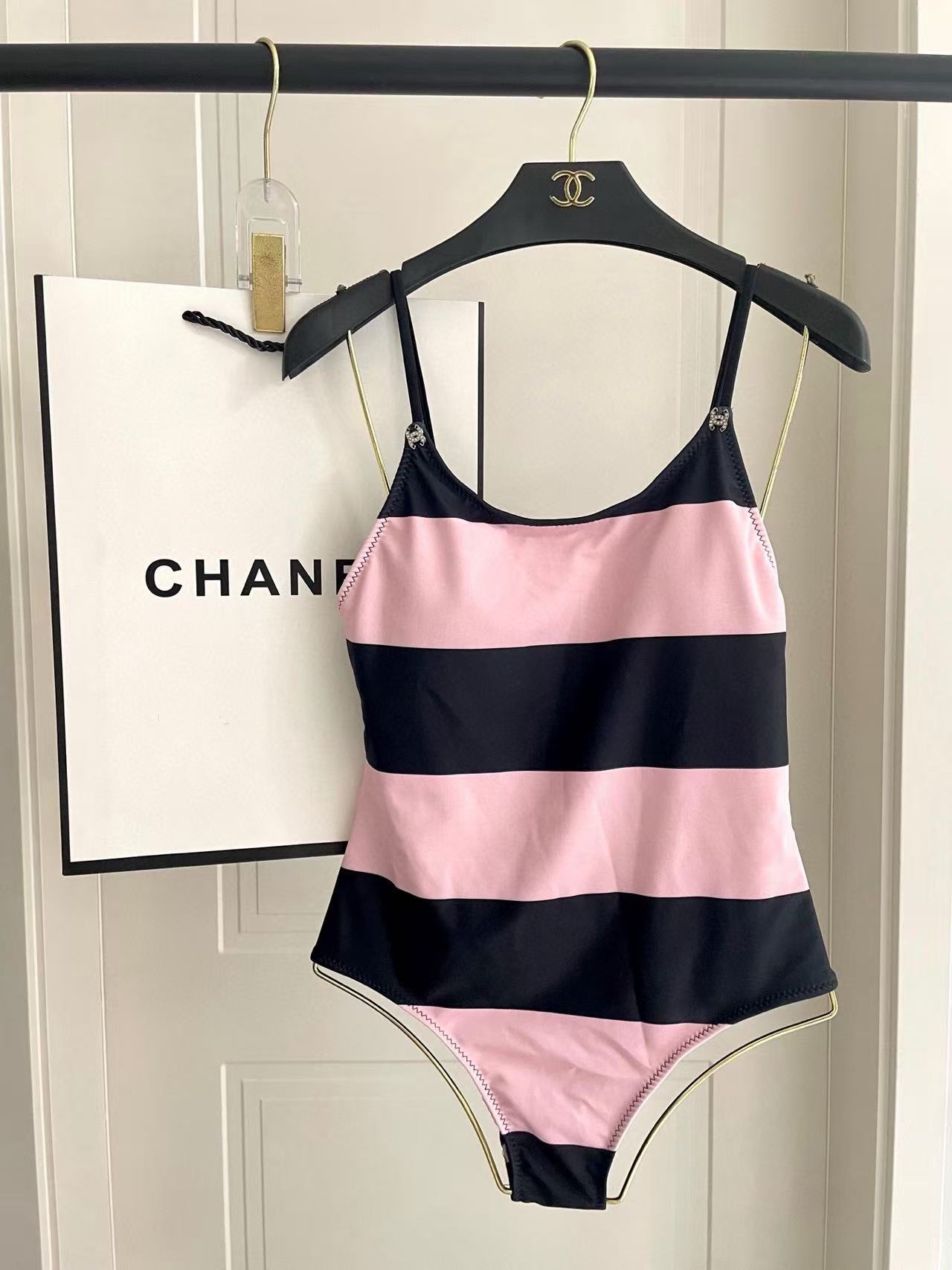 CHANE1 ブラック＆ピンクのストライプ柄ワンピース水着【 50％割引+送料無料】