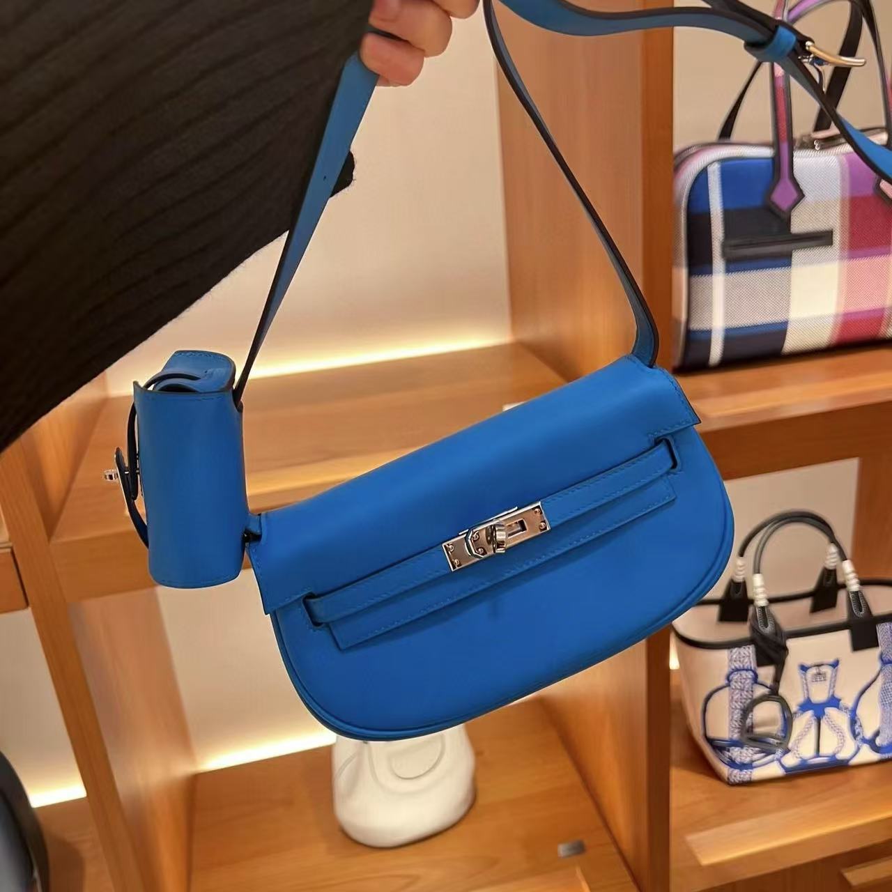 HERME5 kelly moove脇の下バッグ【 50％割引+送料無料】