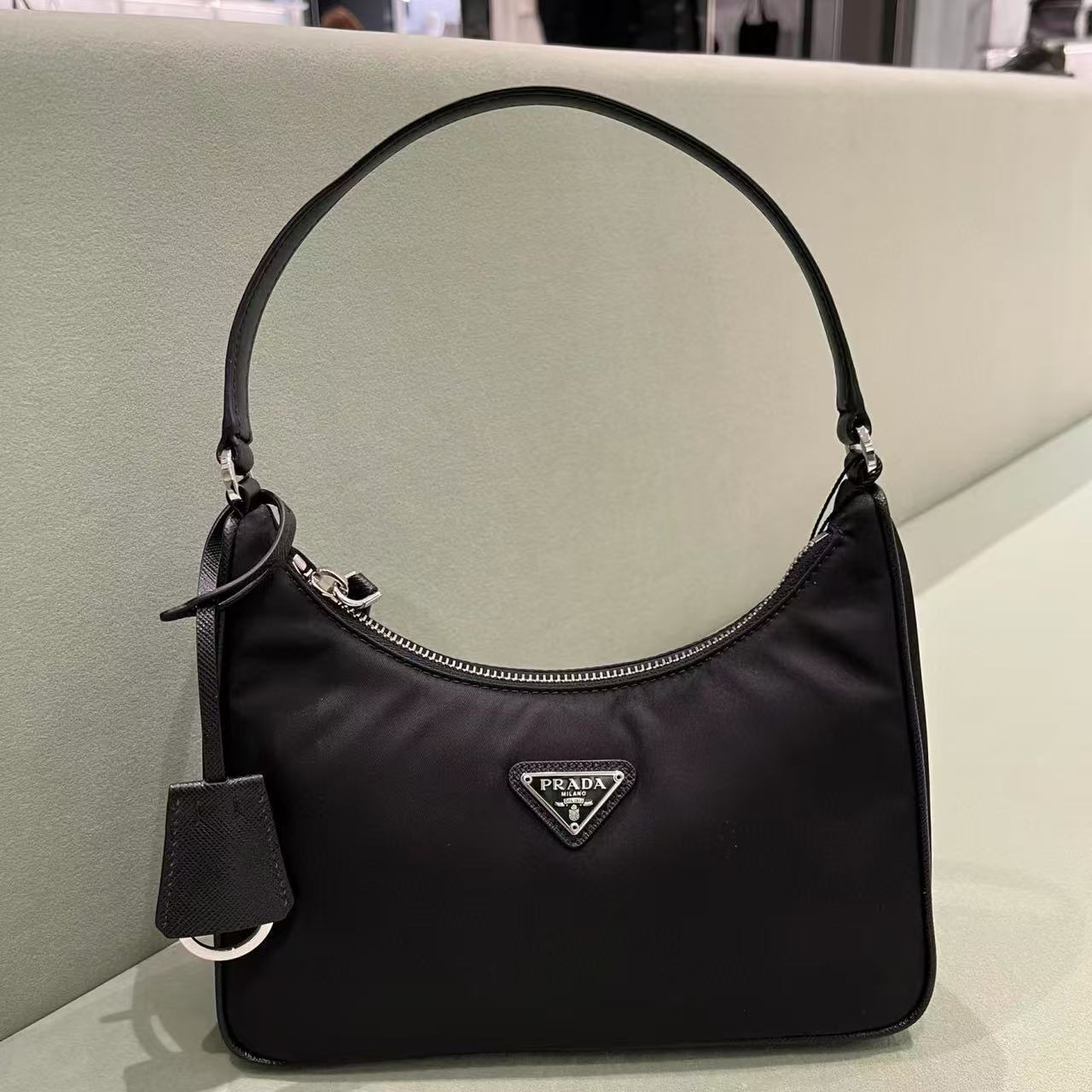 PR4DAチェーンアンダーアームバッグ【 50％割引+送料無料】