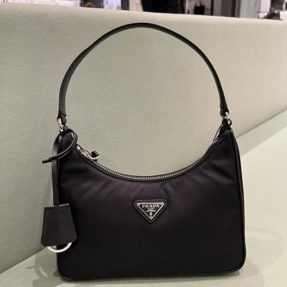 PR4DAチェーンアンダーアームバッグ【 50％割引+送料無料】