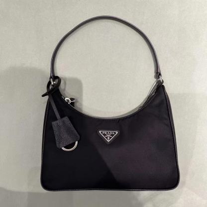 PR4DAチェーンアンダーアームバッグ【 50％割引+送料無料】