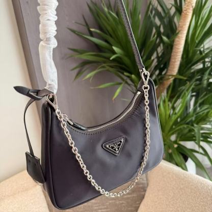 PR4DAチェーンアンダーアームバッグ【 50％割引+送料無料】