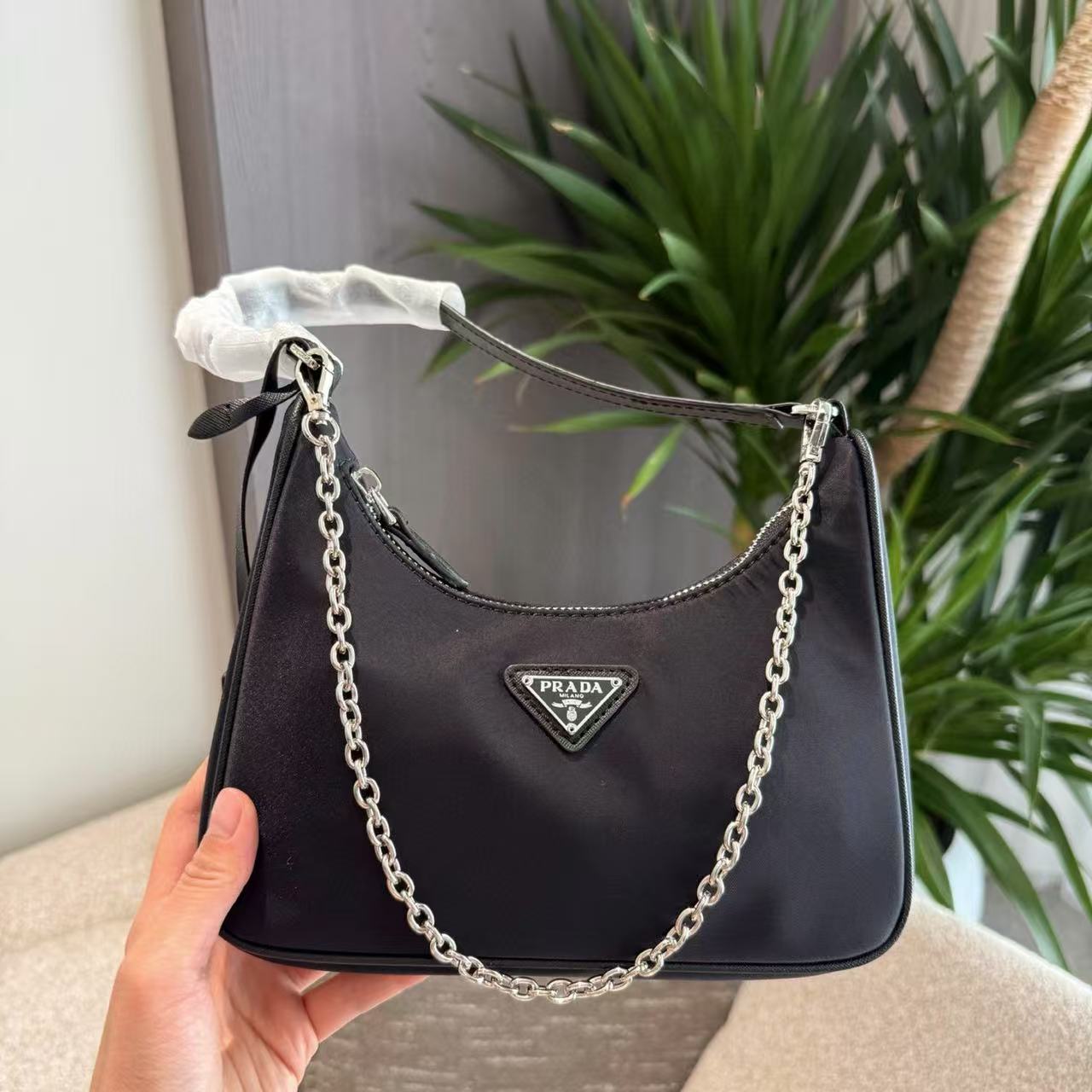 PR4DAチェーンアンダーアームバッグ【 50％割引+送料無料】