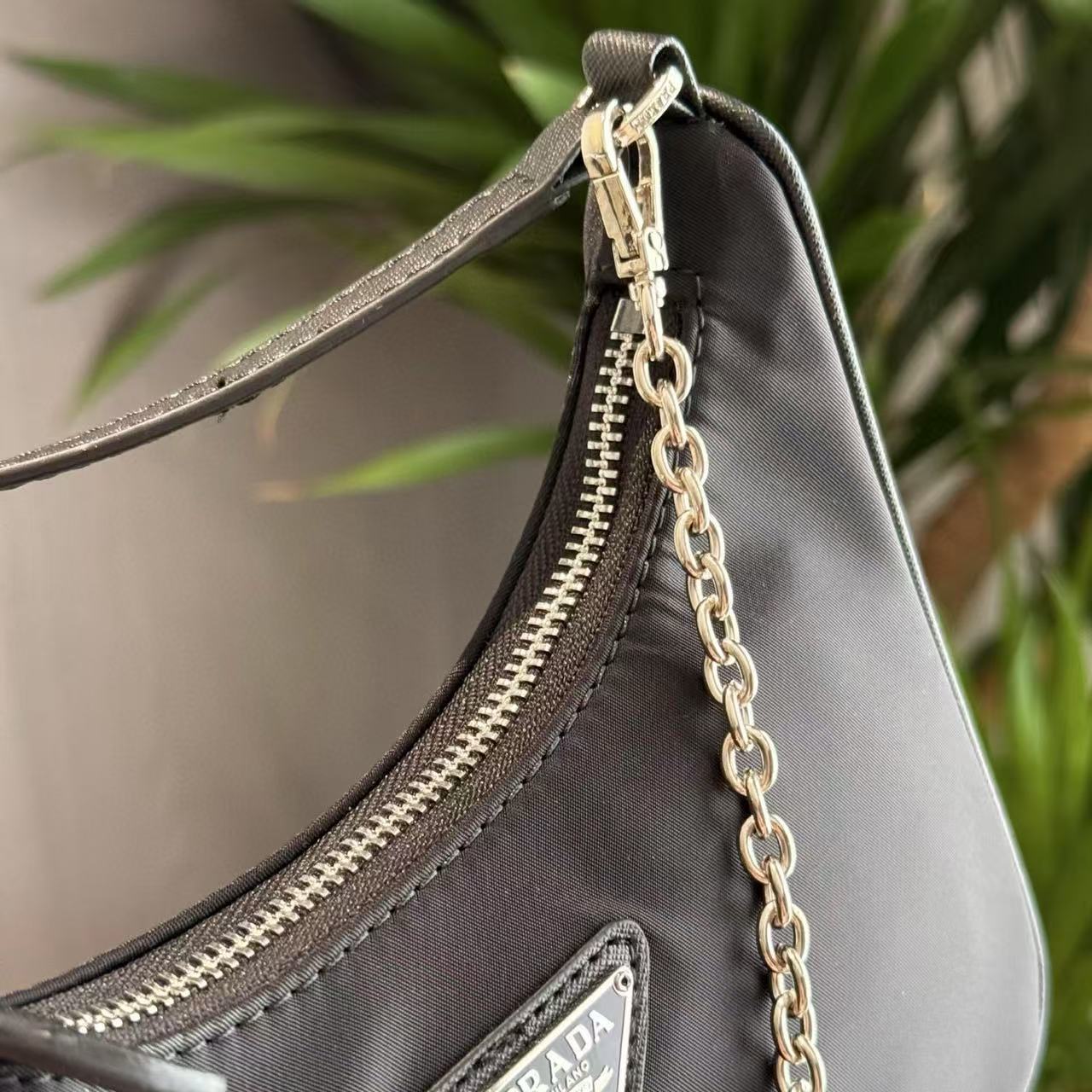 PR4DAチェーンアンダーアームバッグ【 50％割引+送料無料】