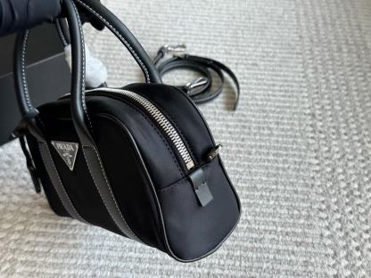 PR4DA 牛革ハンドバッグ【50％割引+送料無料】