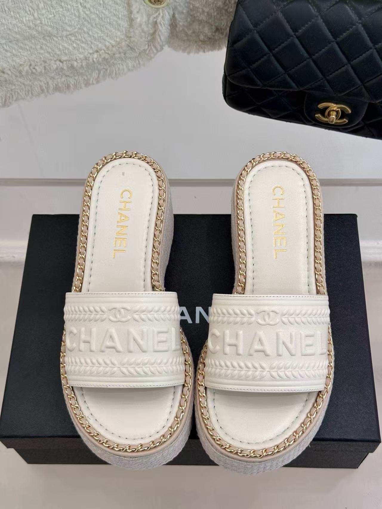 CHANE1 チェーンレター 厚底スリッパ【50％割引+送料無料】