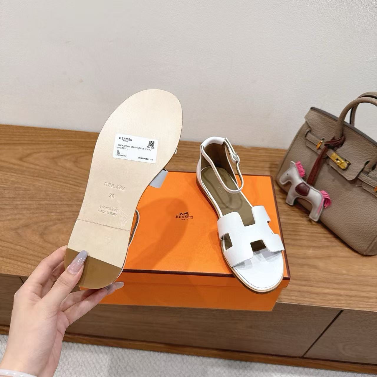 HERME5 高品質レザーフラットサンダル【50％割引+送料無料】