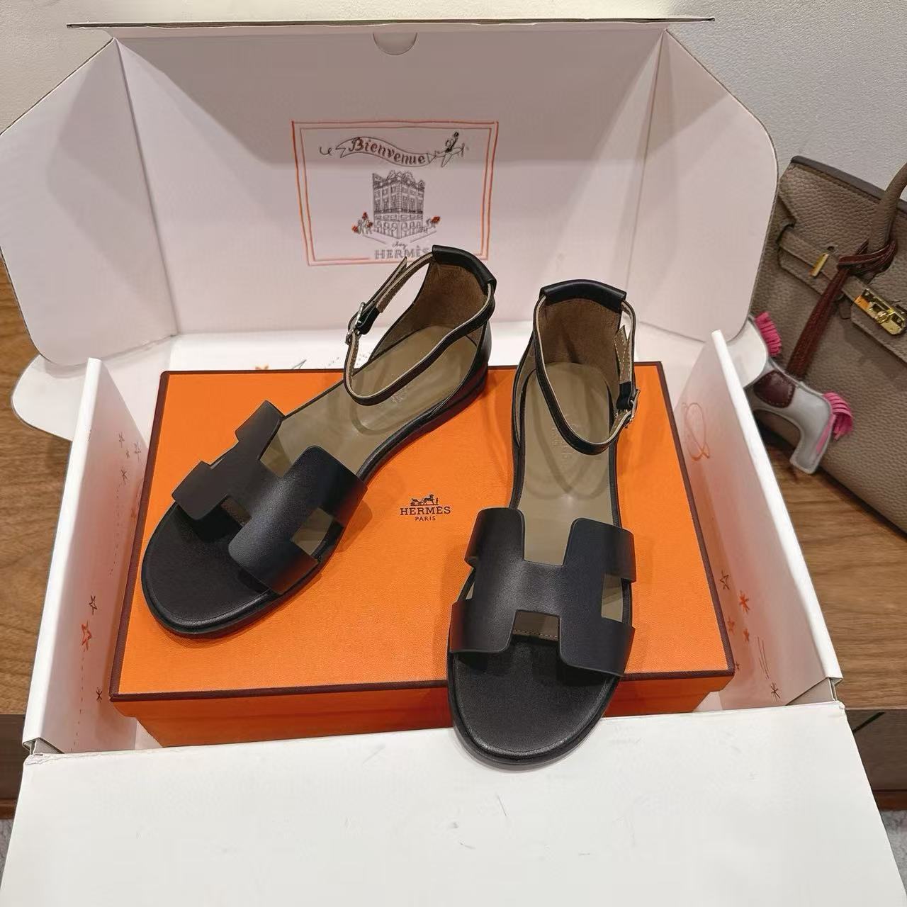 HERME5 高品質レザーフラットサンダル【50％割引+送料無料】