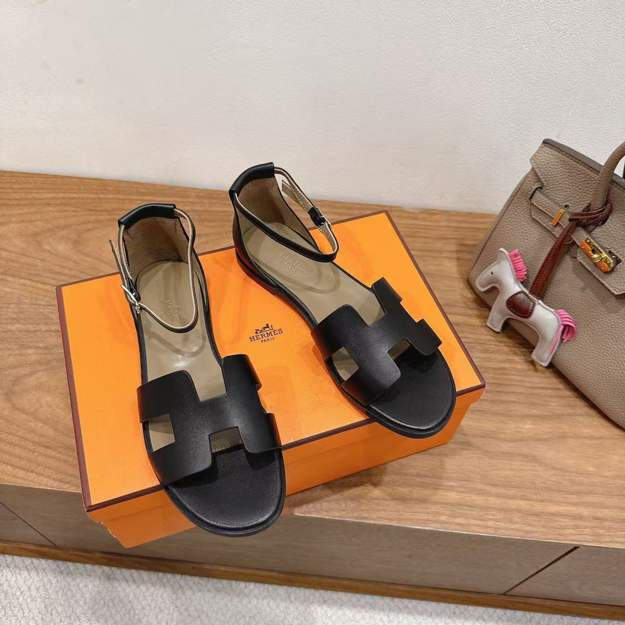 HERME5 高品質レザーフラットサンダル【50％割引+送料無料】