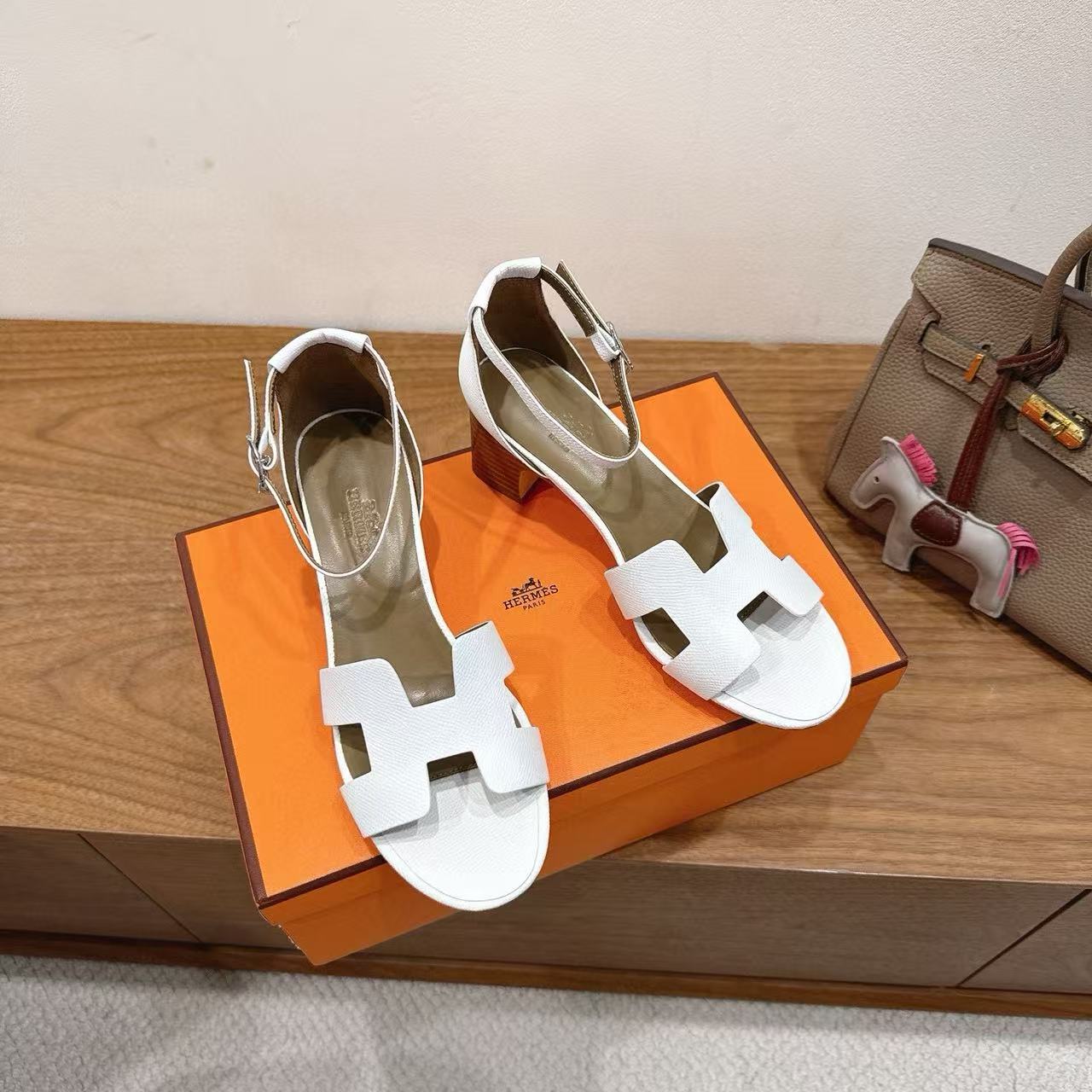 HERME5の高品質ローヒールサンダル【50％割引+送料無料】