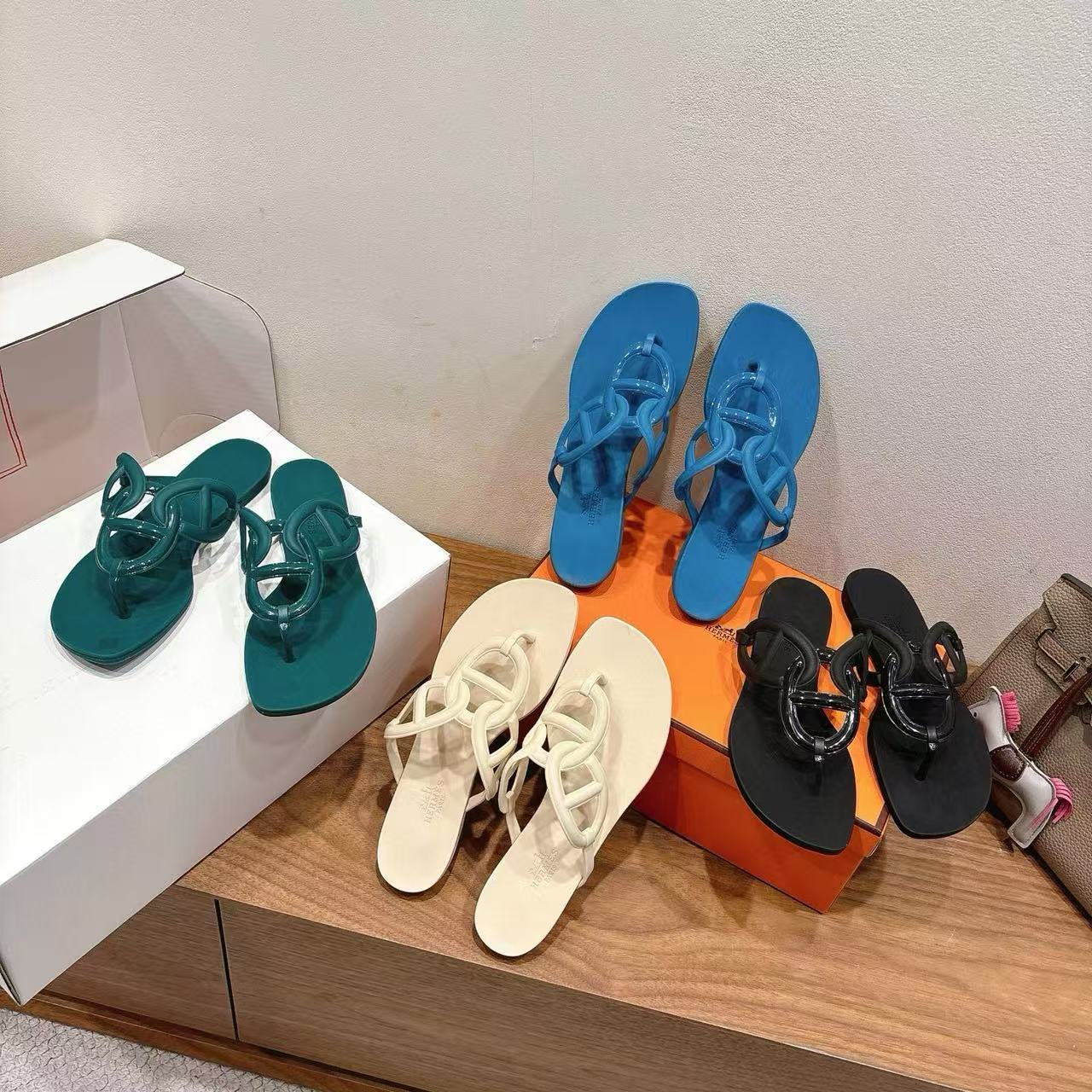 HERME5 高品質豚鼻スリッパ【50％割引+送料無料】