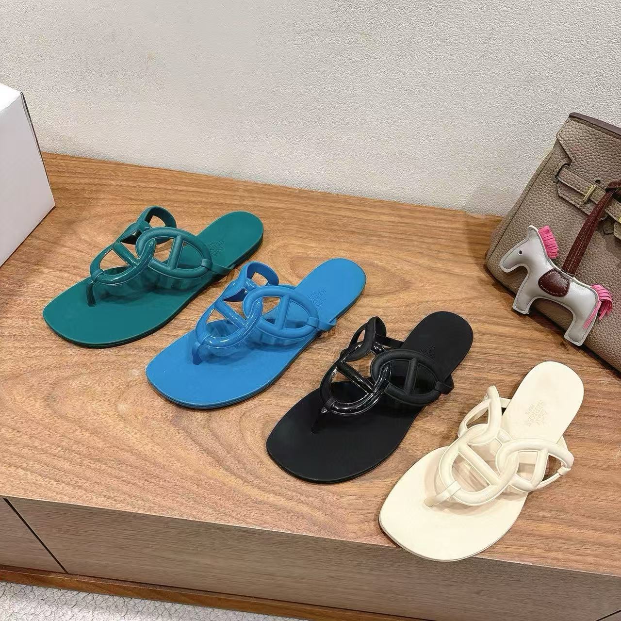 HERME5 高品質豚鼻スリッパ【50％割引+送料無料】