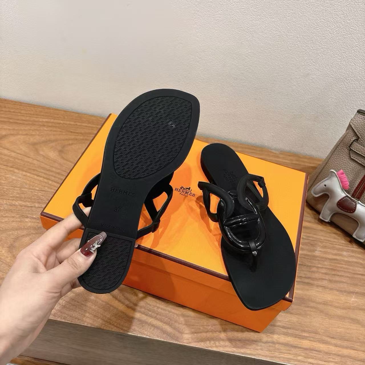 HERME5 高品質豚鼻スリッパ【50％割引+送料無料】