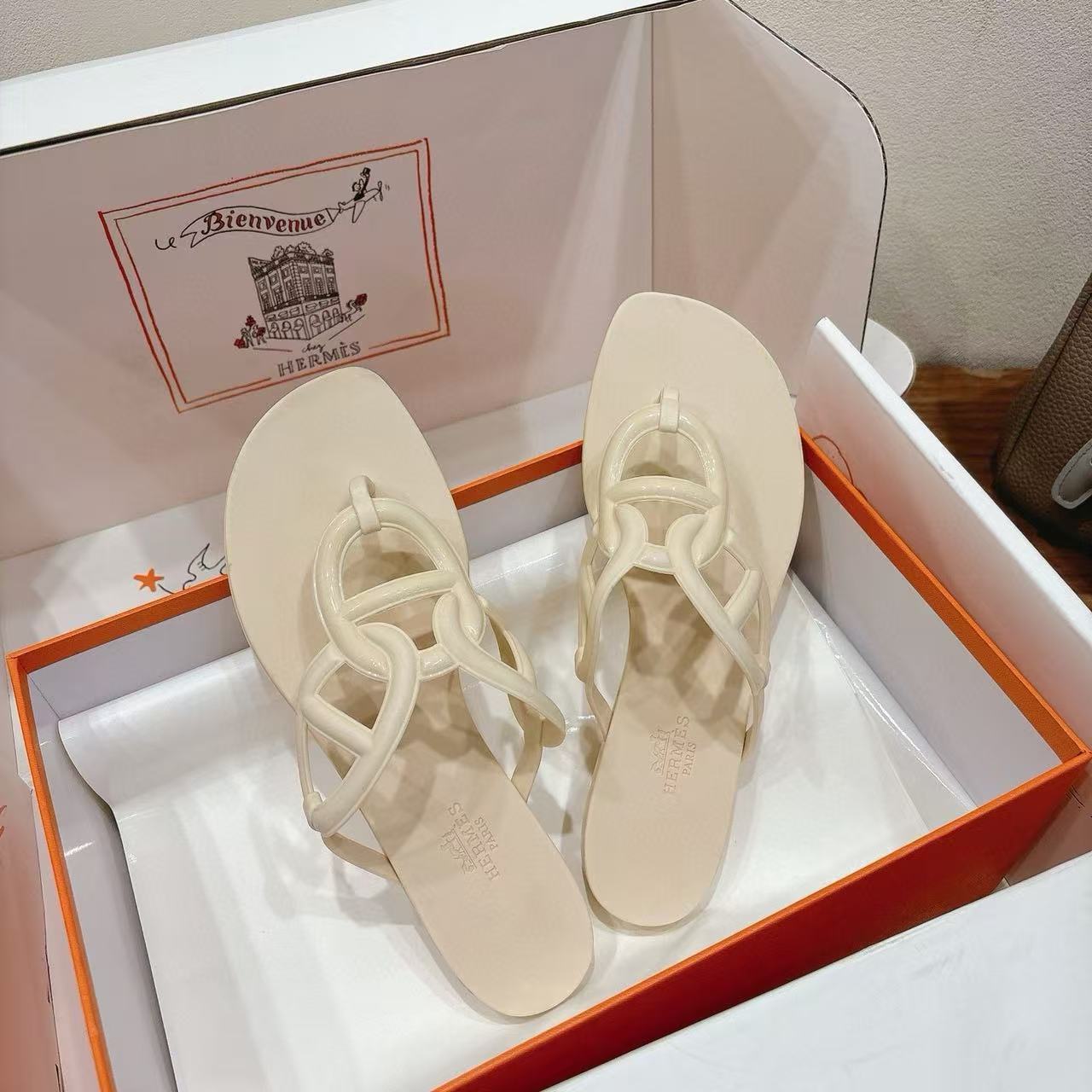 HERME5 高品質豚鼻スリッパ【50％割引+送料無料】