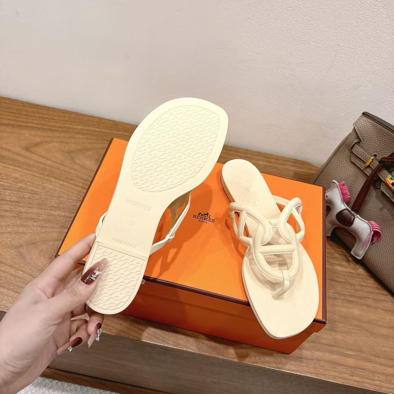 HERME5 高品質豚鼻スリッパ【50％割引+送料無料】