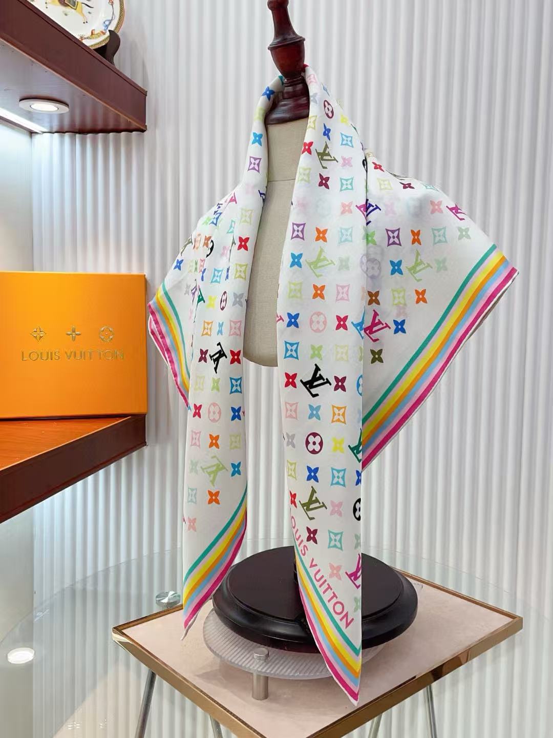 LVプリントスカーフ【50％割引+送料無料】