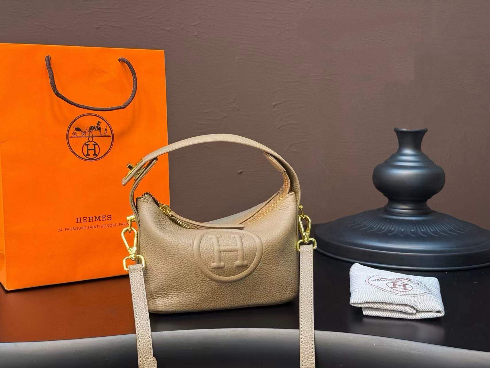 HERME5 レザーハンドバッグ【50％割引+送料無料】