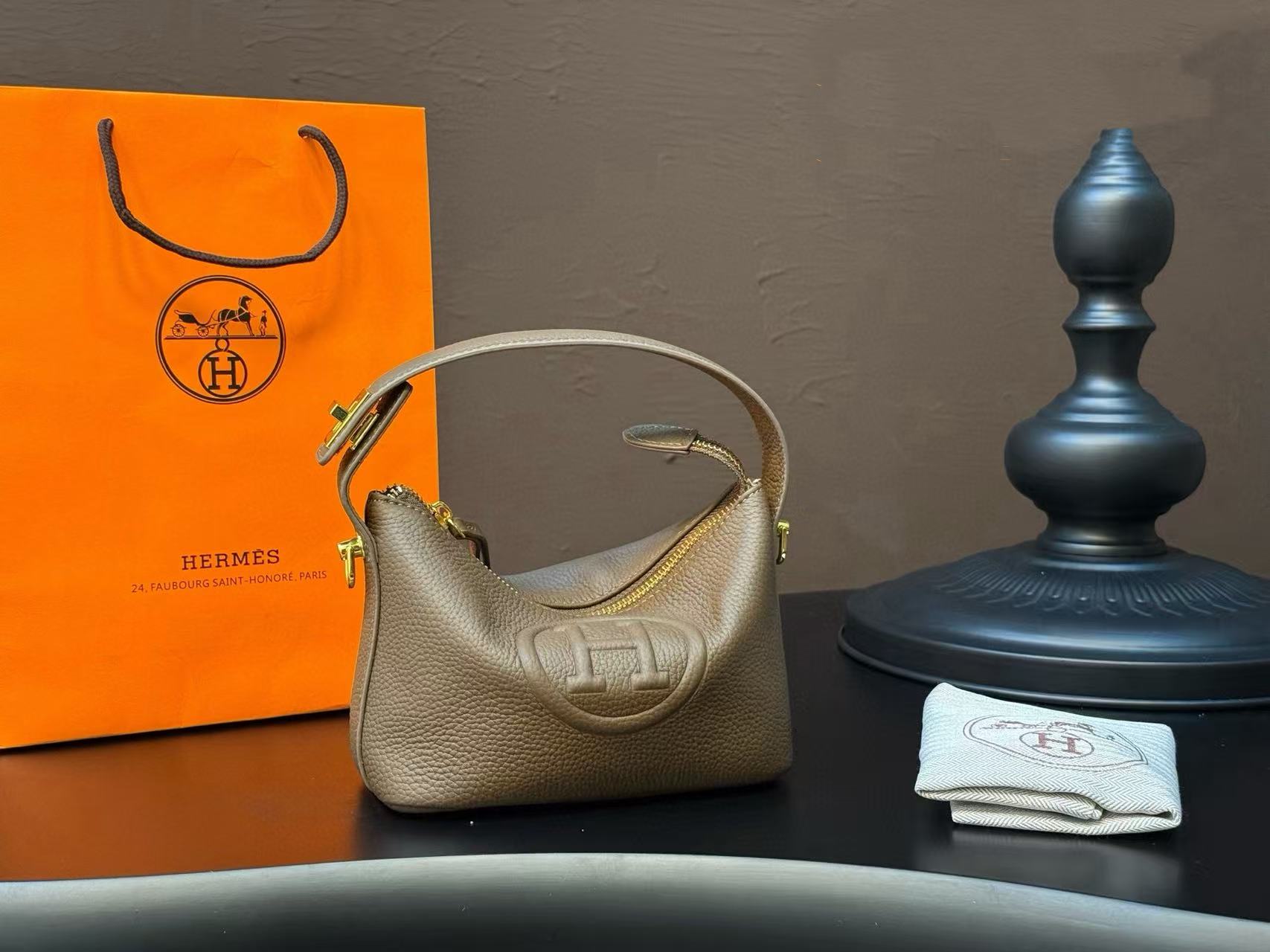 HERME5 レザーハンドバッグ【50％割引+送料無料】
