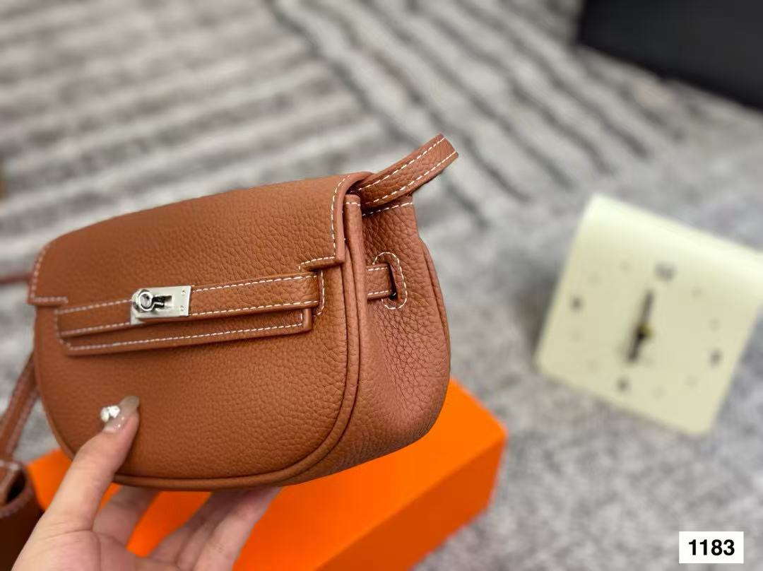 HERME5 レザー アンダーアームバッグ【50％割引+送料無料】