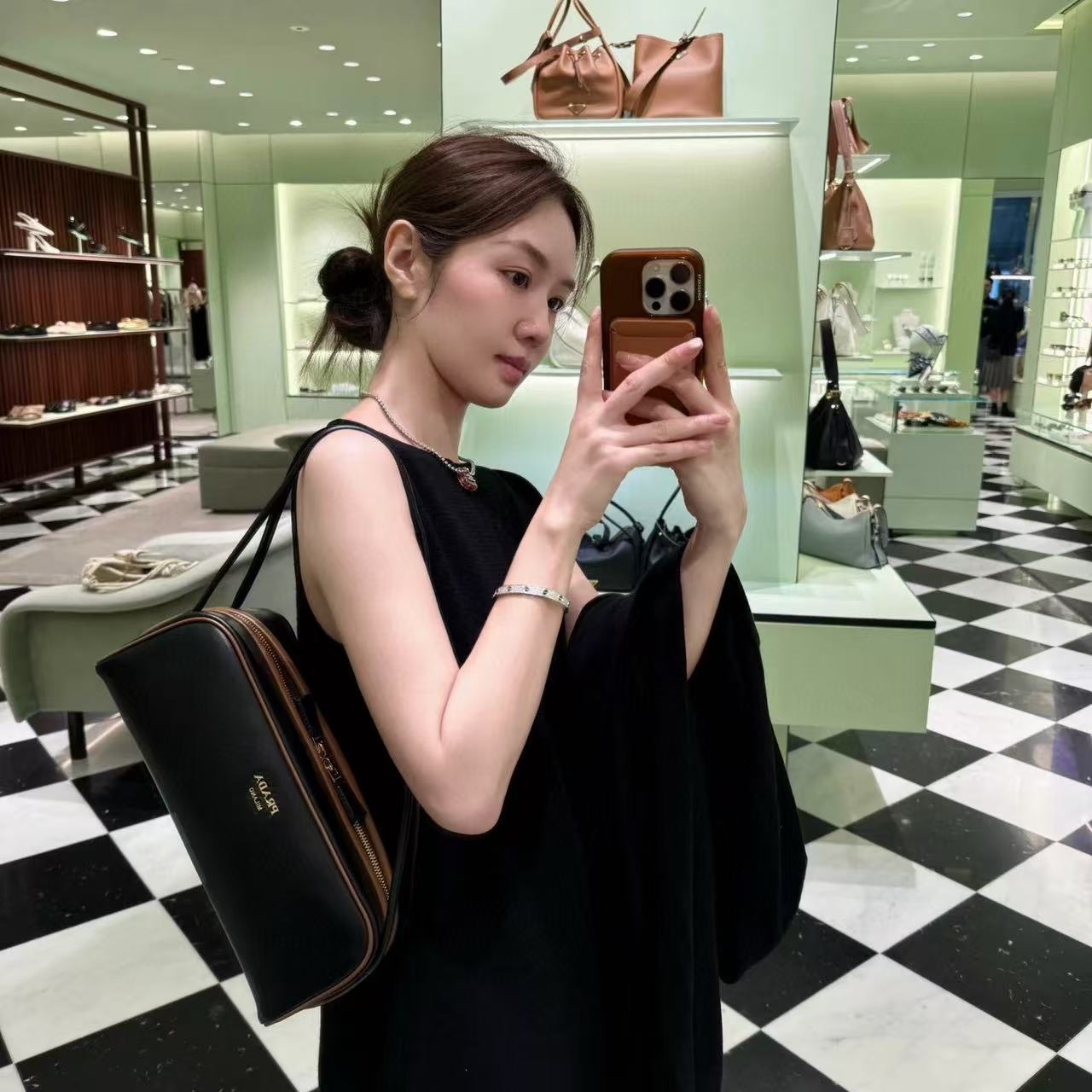 PR4DA シンプル アンダーアームバッグ【50％割引+送料無料】