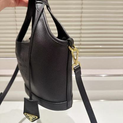 PR4DA 牛革ハンドバッグ【50％割引+送料無料】