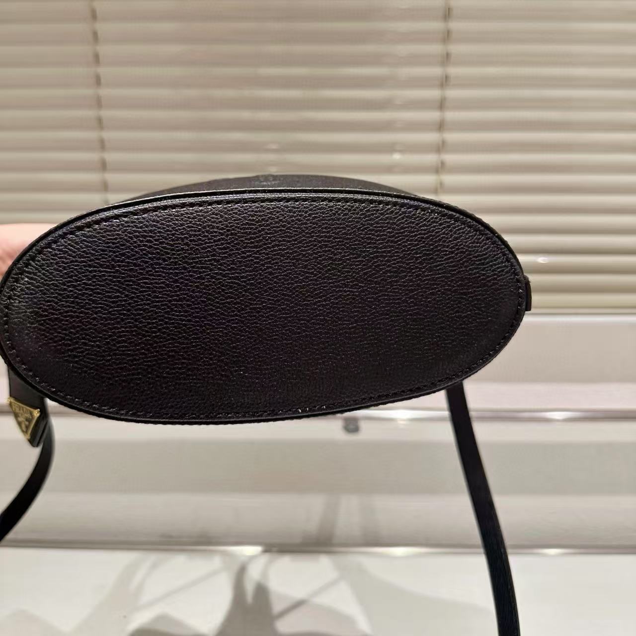 PR4DA 牛革ハンドバッグ【50％割引+送料無料】