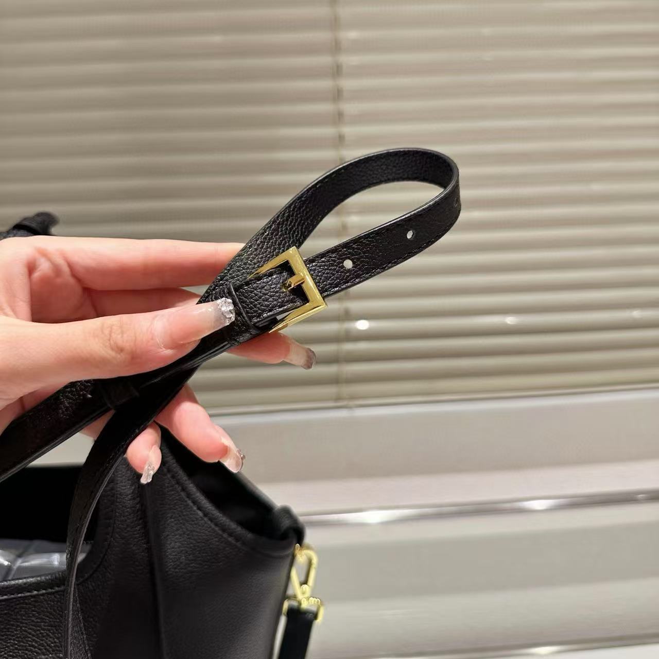 PR4DA 牛革ハンドバッグ【50％割引+送料無料】