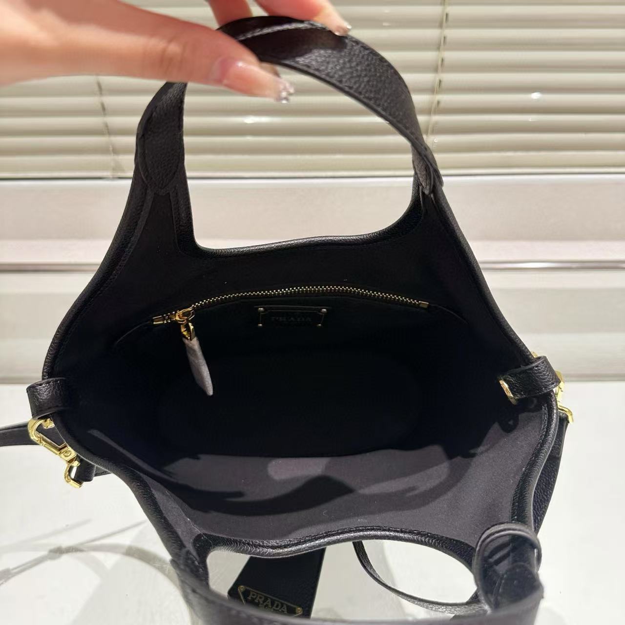 PR4DA 牛革ハンドバッグ【50％割引+送料無料】