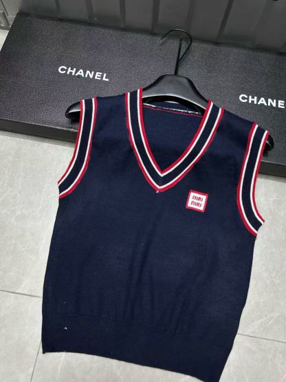 M1UM1U ウール Vネックベスト【50％割引+送料無料】