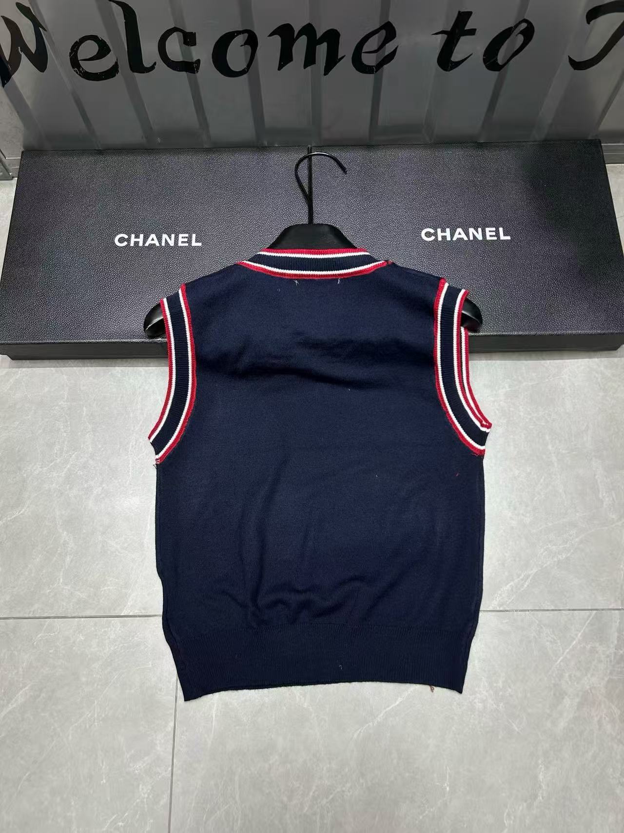 M1UM1U ウール Vネックベスト【50％割引+送料無料】