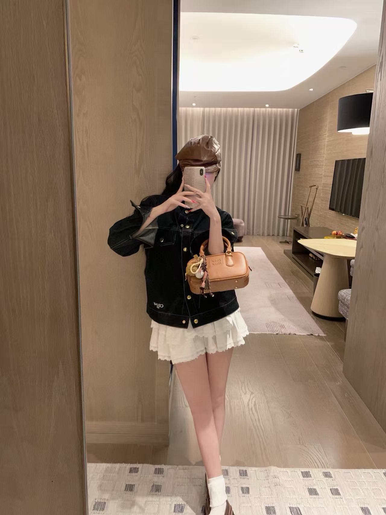 CEL1NE の凱旋門刺繍デニムジャケット【50％割引+送料無料】