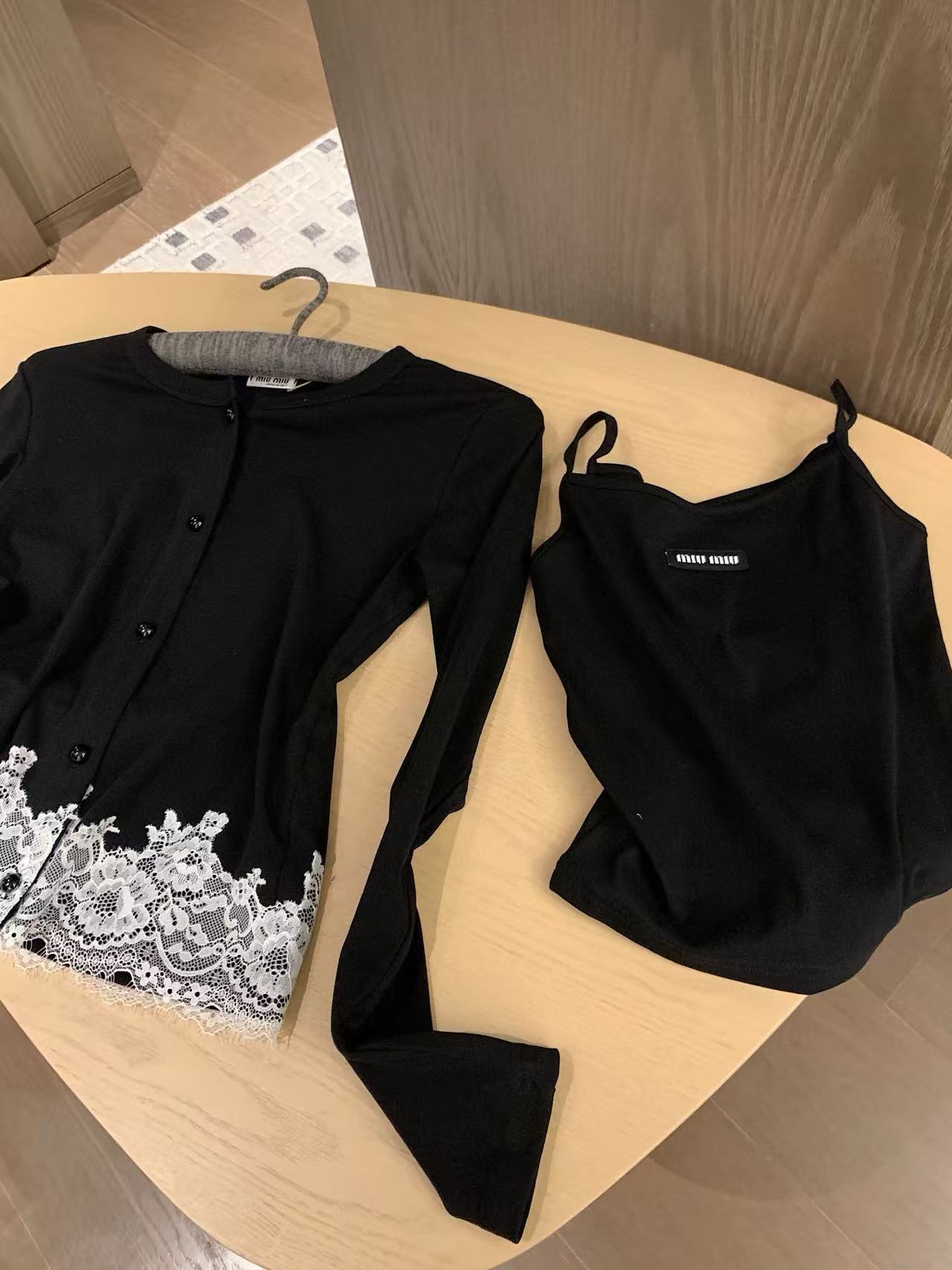 M1UM1U レースカーディガン＋ベスト ツーピースセット【50％割引+送料無料】