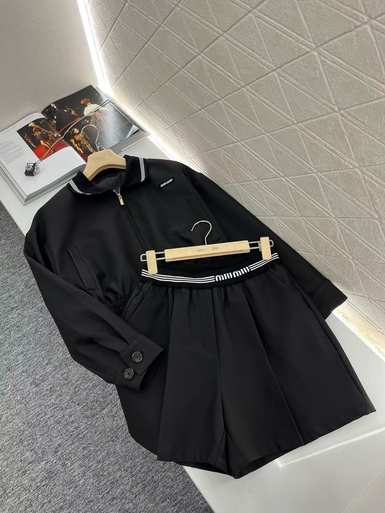 M1UM1U シンプルジャケット+ショーツ ツーピースセット【50％割引+送料無料】