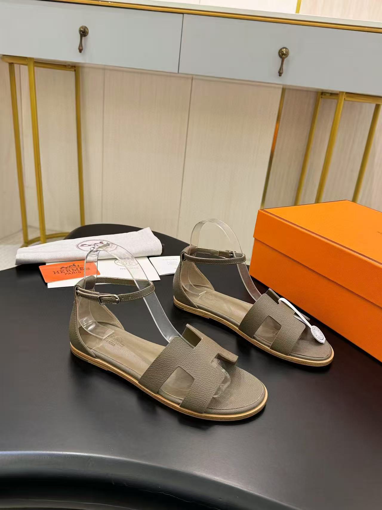 HERME5 高品質高品質のシープスキンサンダル【50％割引+送料無料】