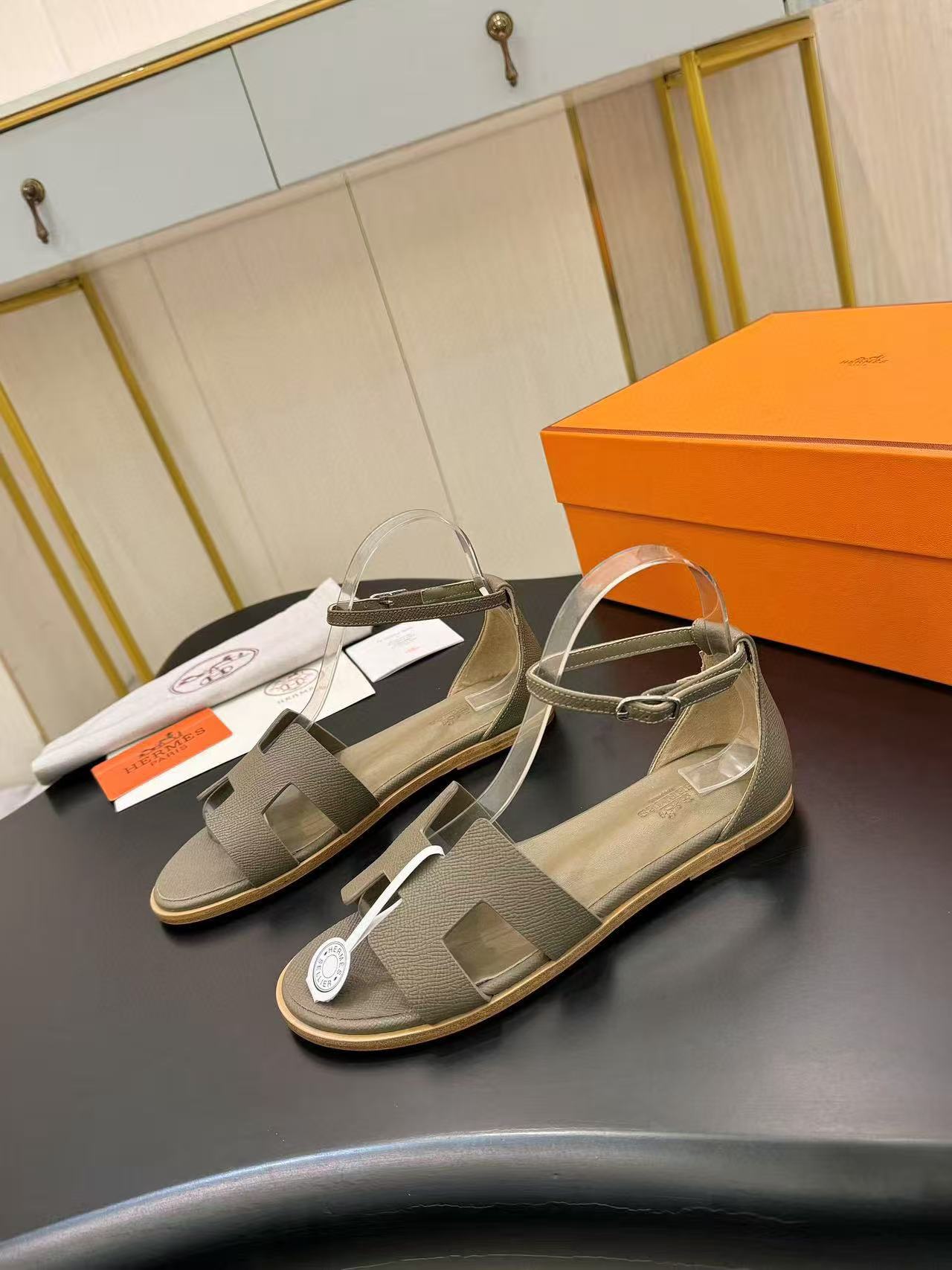 HERME5 高品質高品質のシープスキンサンダル【50％割引+送料無料】