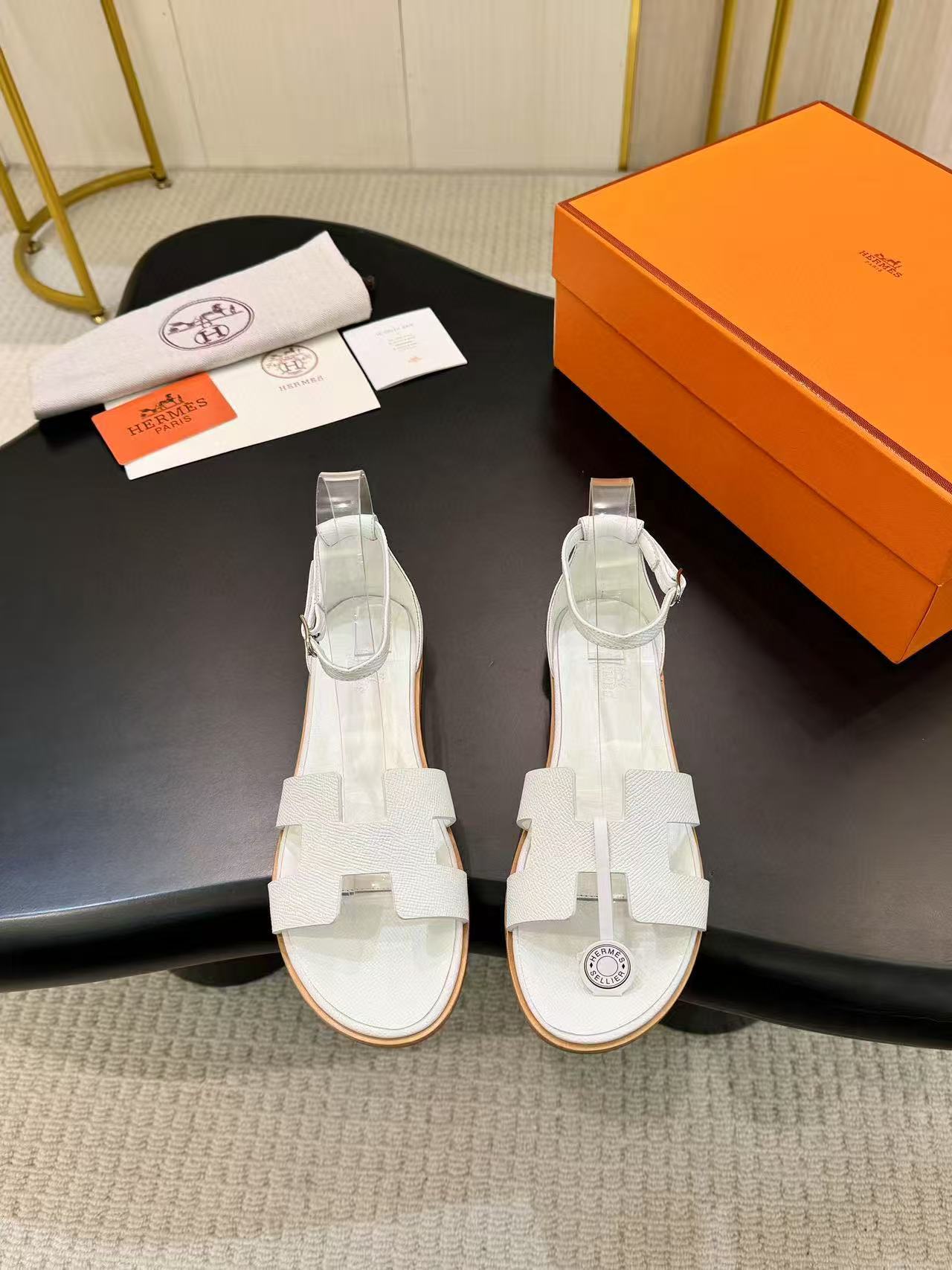 HERME5 高品質高品質のシープスキンサンダル【50％割引+送料無料】