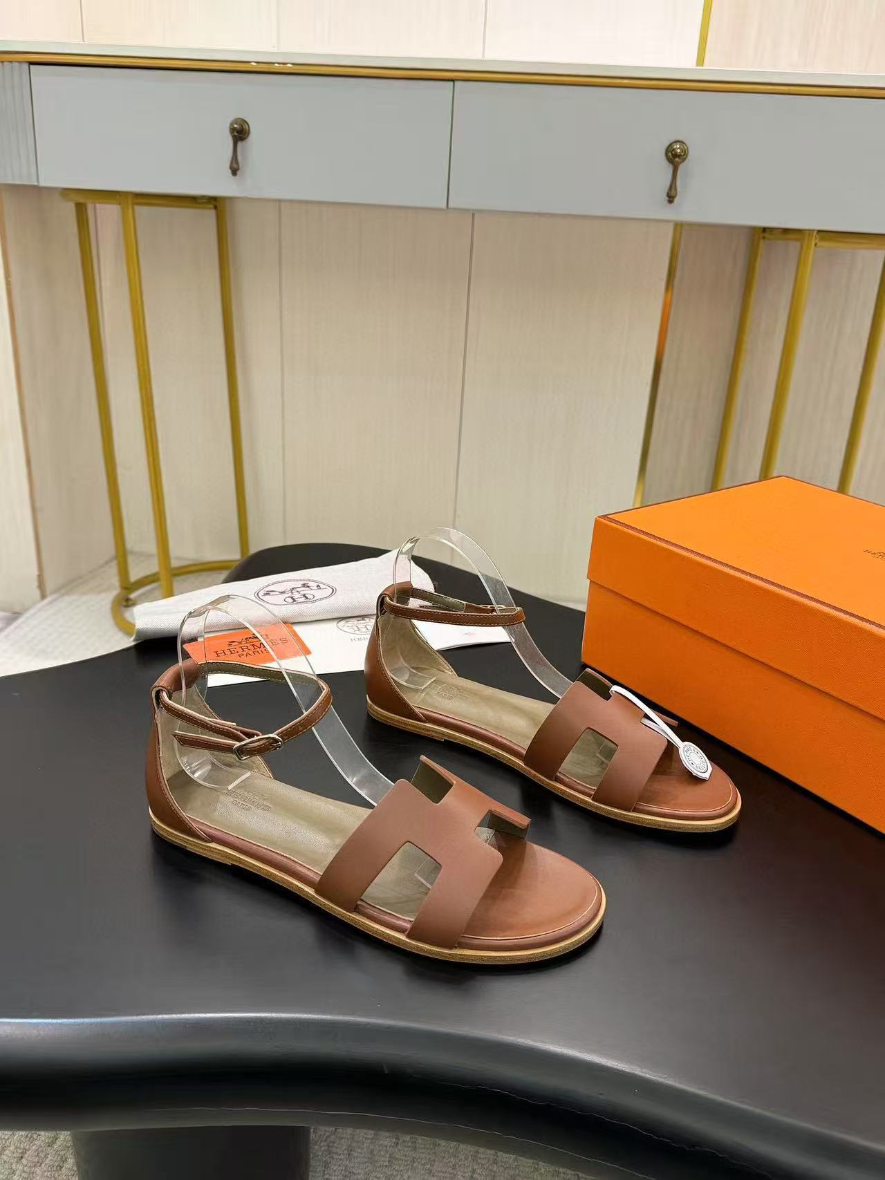 HERME5 高品質高品質のシープスキンサンダル【50％割引+送料無料】