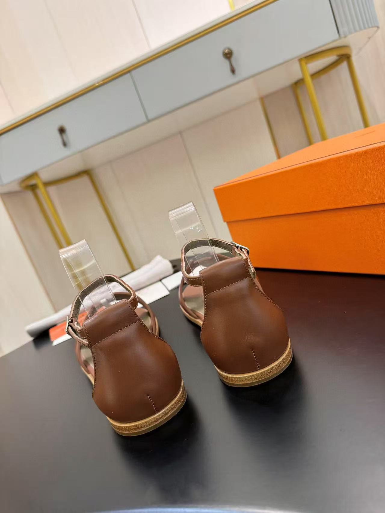 HERME5 高品質高品質のシープスキンサンダル【50％割引+送料無料】