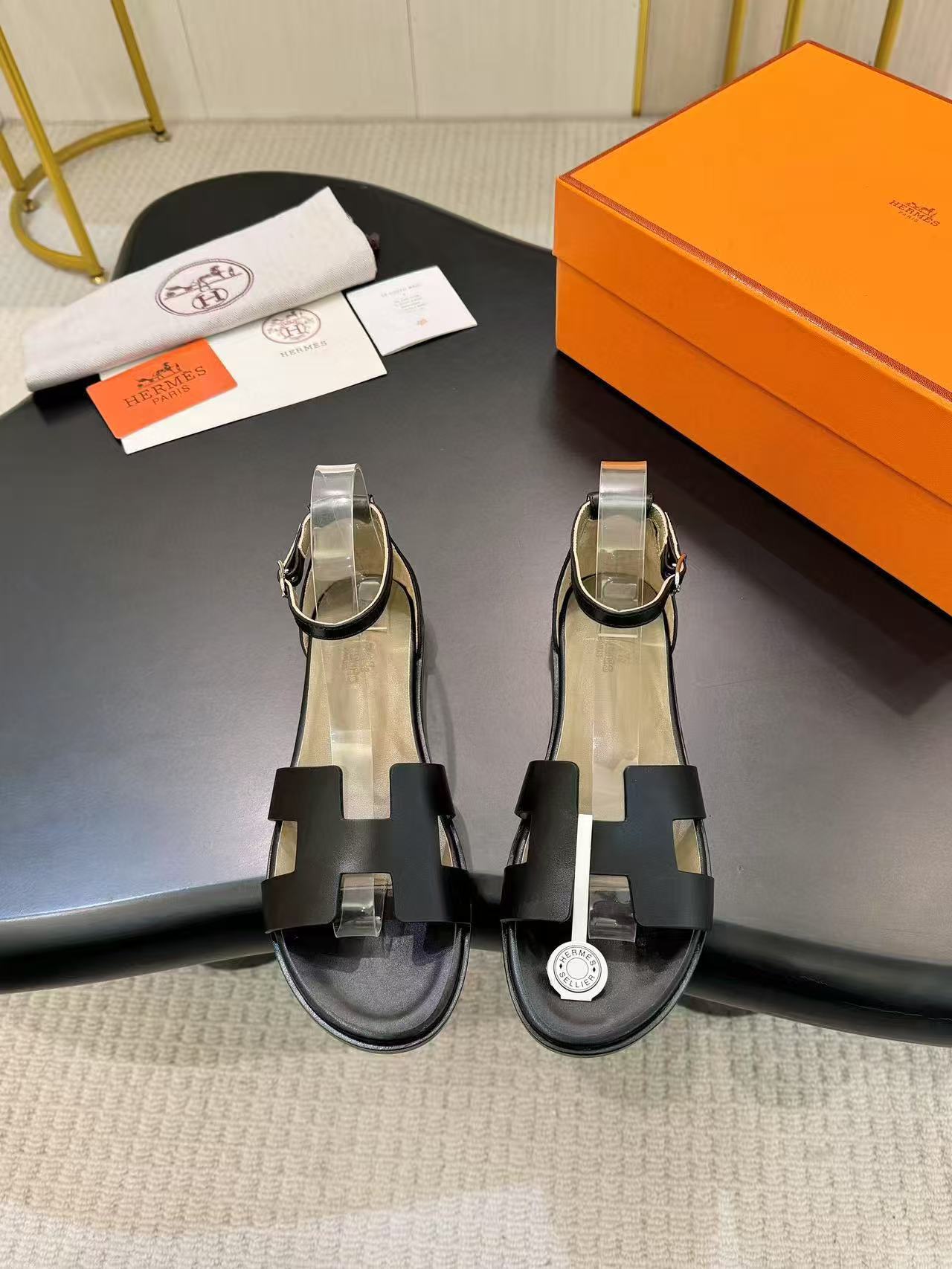 HERME5 高品質高品質のシープスキンサンダル【50％割引+送料無料】