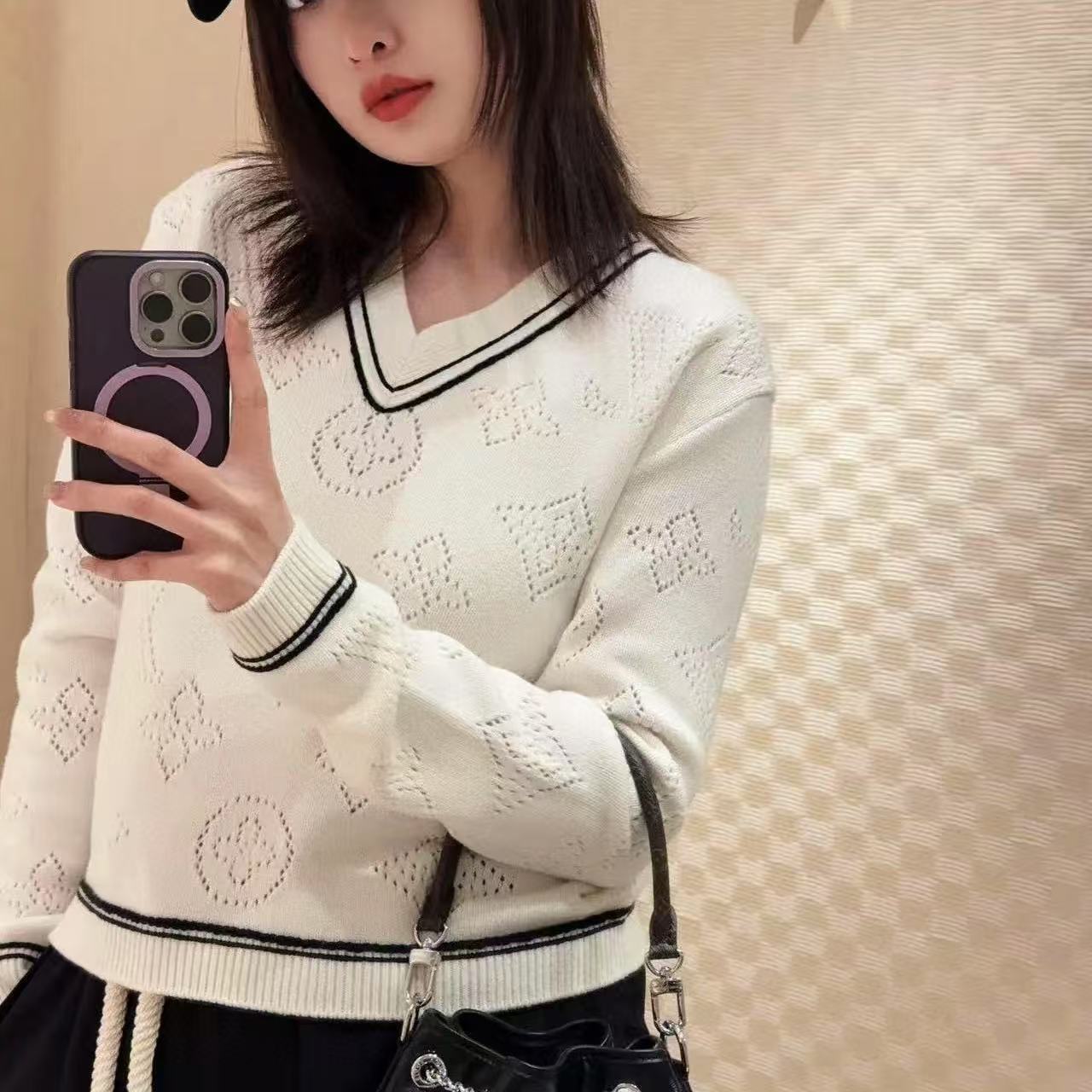 LV四つ葉のクローバー中空Vネックウールセーター【50％割引+送料無料】